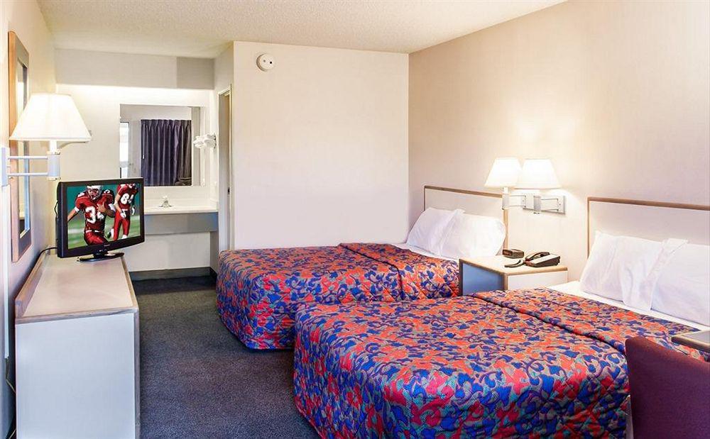 Travelodge By Wyndham Πεόρια Εξωτερικό φωτογραφία